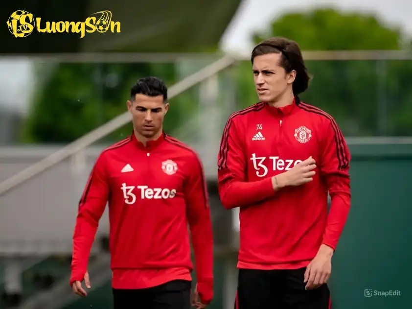 Alvaro Carreras đã từng có khoảng thời gian ở MU nhưng không thành công