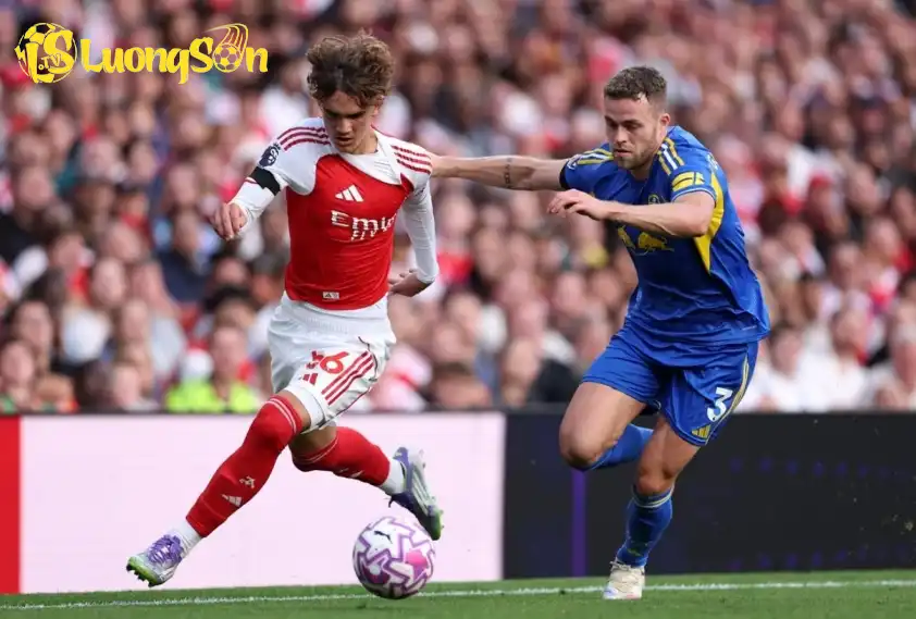 Max Dowman đang là tâm điểm tại học viện Hale End nhờ phong độ ấn tượng và phong cách thi đấu chững chạc