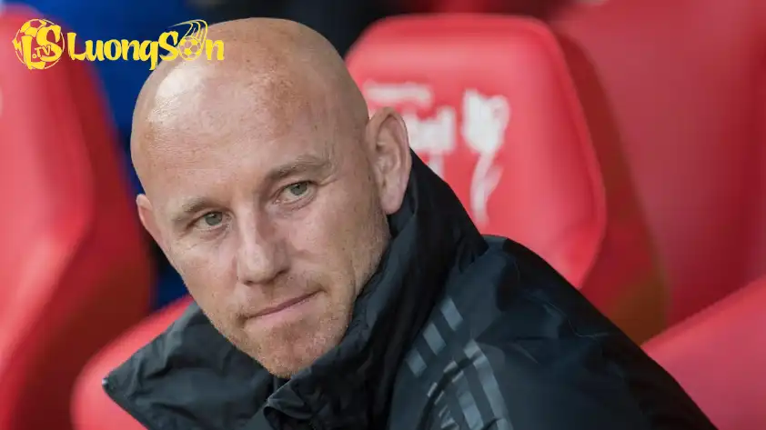 Nicky Butt đã bị Man United gửi thư với nội dung thu hồi vé xem Man United cả mùa.