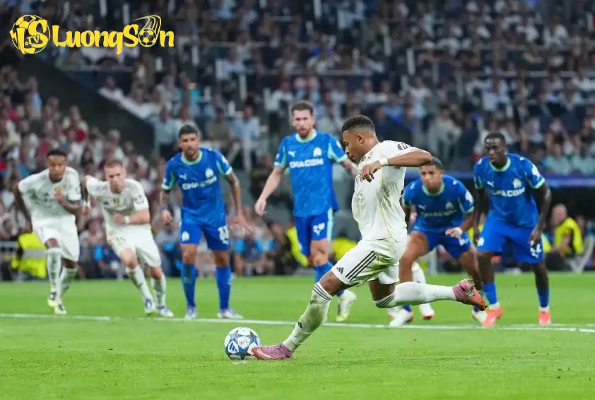 Mbappe nên được ưu tiên đá 11m ở Real - Ảnh: La Liga