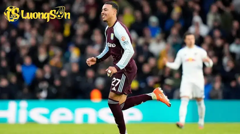 Hai bàn thắng của Morgan Rogers khiến Leeds chìm sâu vào khủng hoảng. (Ảnh: Goal)