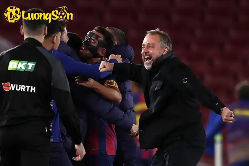 Hansi Flick tỏ ra vô cùng hài lòng khi chứng kiến Barcelona đánh bại Atletico Madrid 3-1 tại Camp Nou