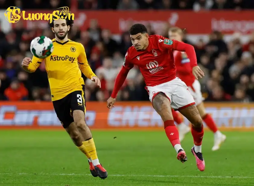 Nottingham Forest đang có phong độ tốt hơn Wolves.